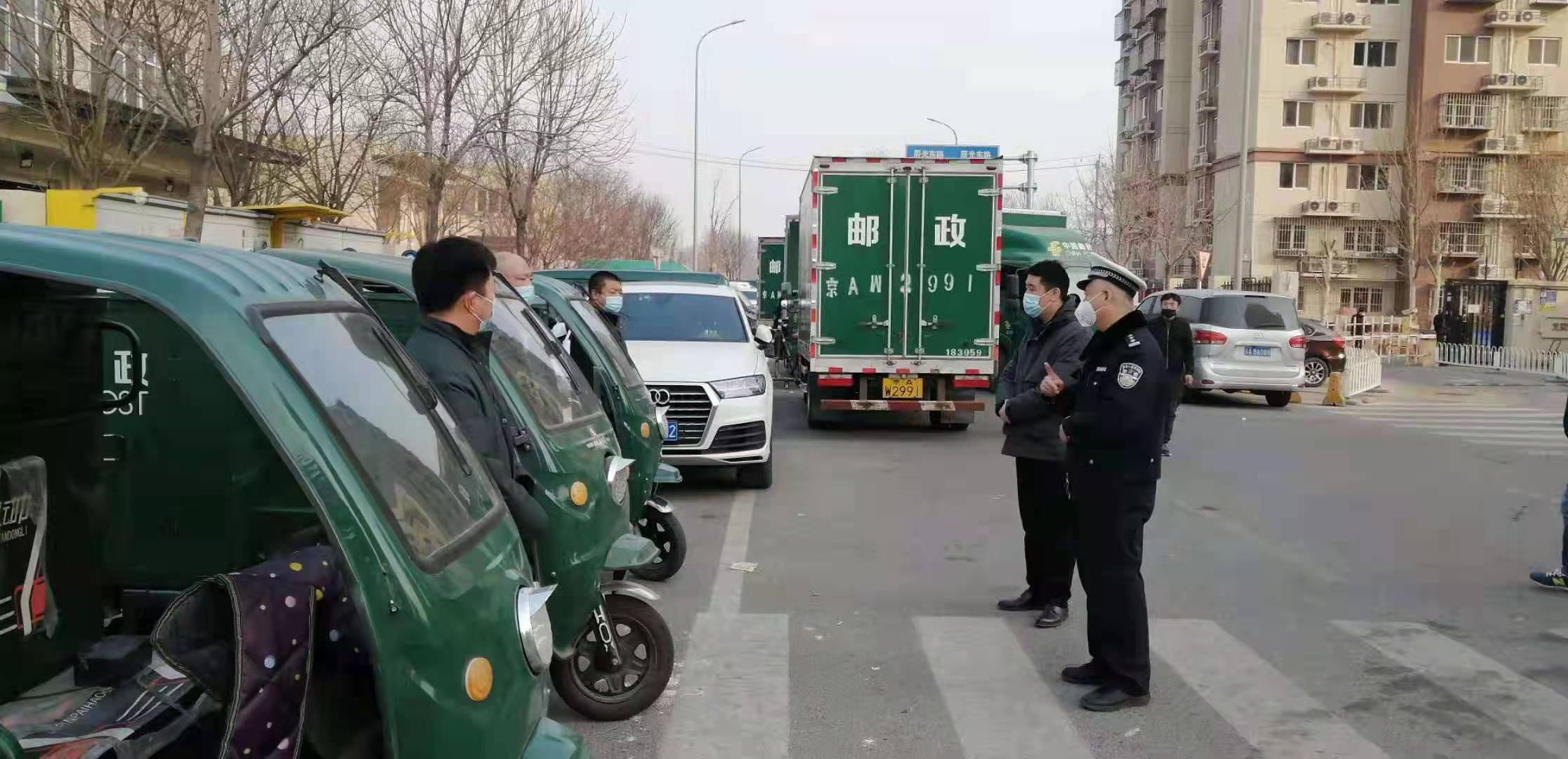 房山交通支队良乡大队深入辖区 邮政快递企业开(图1) 房山交通支队良乡大队深入辖区 邮政快递企业开(图1)